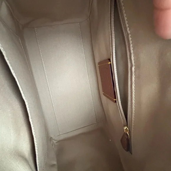 Coach Rowan in Oat Signature Leather with Wristlet - Picture 6 of 12